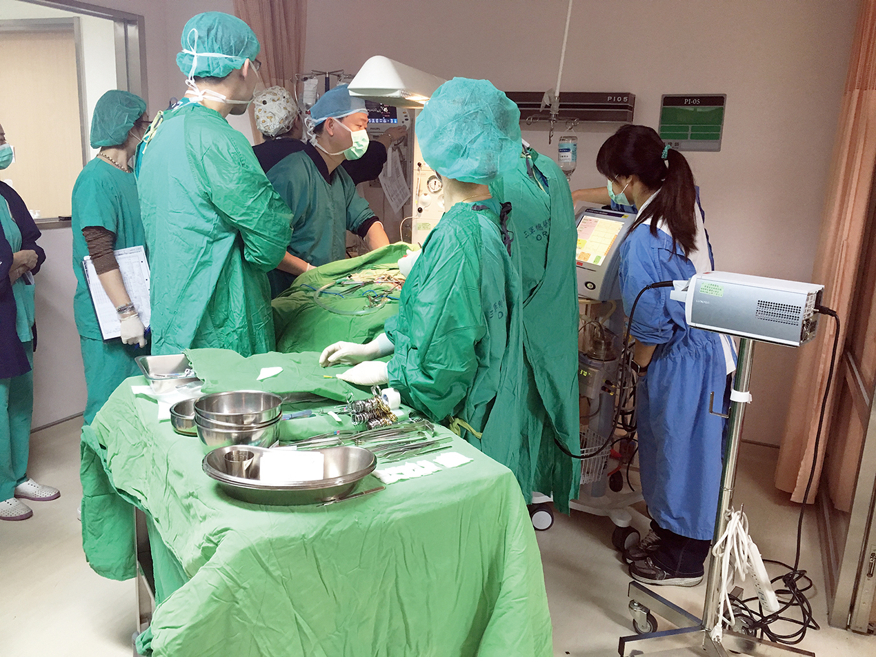 兒童病房遊戲室定期舉辦新生兒高級救命術訓練於加護中心進行開放性動脈導管手術